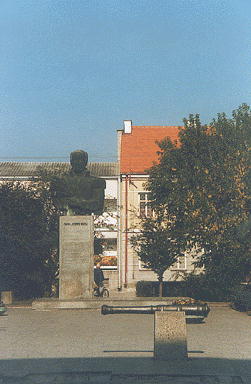 Pomnik Bema w Ostroce